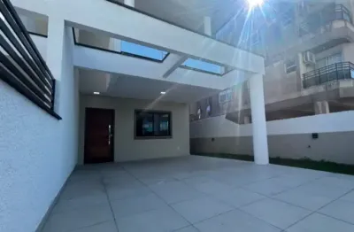 Sobrado de 3 dormitórios com suíte em canasvieiras com escritura pública financia perto da caixa federal