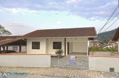 Casa com 2 quartos para alugar na rua oswaldo simon, 479, velha central, blumenau, 90 m2 por r$ 1.900