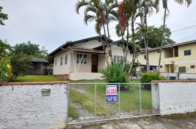 Casa com 2 quartos para alugar na Rua Oswaldo Simon, 57, Velha Central, Blumenau, 120 m2 por R$ 1.900