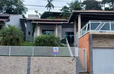Casa com 3 quartos para alugar na Rua Luíza Lucas, 155, Salto do Norte, Blumenau, 286 m2 por R$ 3.500