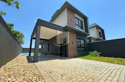 Magnifico sobrado com 3 quartos sendo 1 suite, no bairro quinta dos acorianos em barra velha, lhe permitindo muita liberdade e conforto em seu lar.