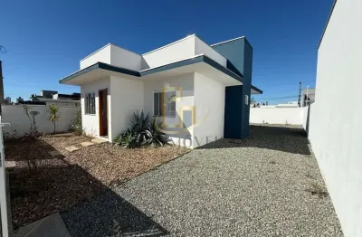 Casa sozinha no terreno, com amplo espaco de terreno nos fundos no bairro itacolomi em balneario picarras.