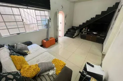 Casa de condomínio para venda possui 98 metros quadrados com 4 quartos