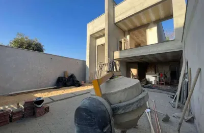 Casa de condomínio para venda tem 195 metros quadrados com 3 quartos