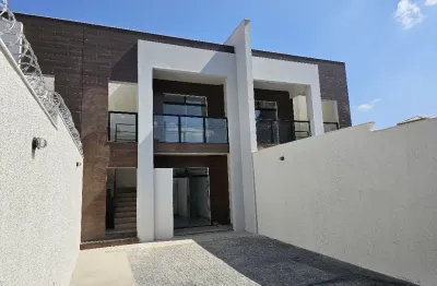 Mega oportunidade casa geminada com entrada independente.