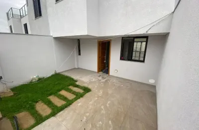 Mega oportunidade de casa geminada triplex no bairro planalto