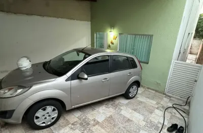 Casa individual no bairro santa mônica - lote 180 metros
