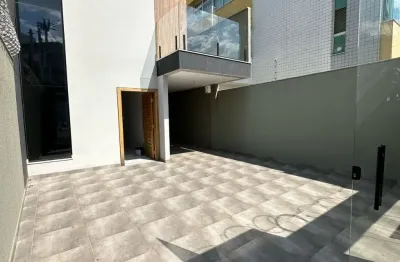 Oportunidade, linda casa meio lote de alta padrão , no bairro planalto;