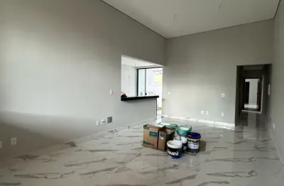 Oportunidade, maravilhosa casa de alta padrão , meio lote plana no bairro santa monica;