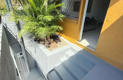 Mega oportunidade!   casa geminada em condomínio 2 quadras da av guarapari