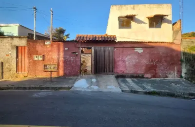 Oportunidade!  imóvel a venda num terreno de 360m2 com 2 casas no bairro jardim europa, próximo à igreja santa cecília.