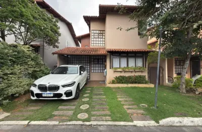 Excelente casa duplex em condomínio fechado – conforto, espaço e lazer para sua família