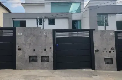 Excelente oportunidade casa triplex, entrada individual, no bairro santa amélia.