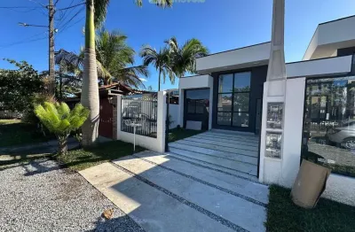 Casa nova  94 m²  construído,  348 m²  terreno,  3 quartos (1 suíte) e piscina, apenas 2 quadras do mar em balneário marissol, pontal do paraná/pr