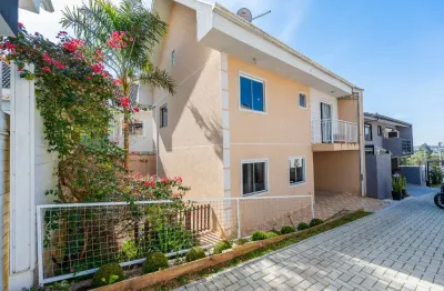 Sobrado com jardim privativo no jardim ipe santa felicidade