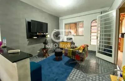 Casa com 2 quartos à venda no Jardim Emília, Jacareí  por R$ 250.000