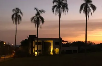 Linda casa 03 suítes , piscina, escritório localizado em cabreúva/sp