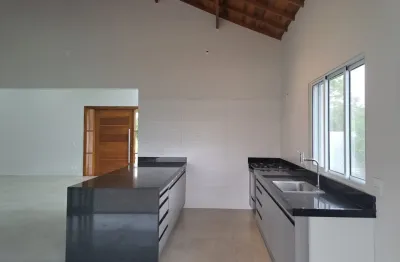 Casa térrea com 04 suítes em condomínio fechado- cabreúva/sp