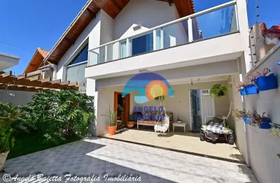 Sobrado lado praia com 4 dormitórios à venda, 194 m² por r$ 850.000 - balneario sambura - peruíbe/sp