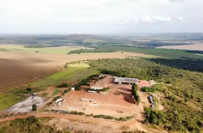 Fazenda a venda entre cristalina e paracatu , uma verdadeira indústria de grãos!