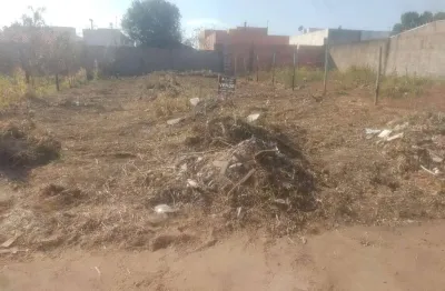 Terreno à venda na Rua Inácio Camilo Dutra, Jardim Ipanema I, Uberlândia