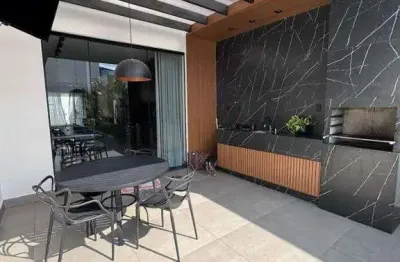 Excelente casa com varanda gourmet e closet no jardim das palmeiras.