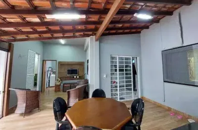 Casa com 3 quartos à venda na Rua do Mecânico, Planalto, Uberlândia