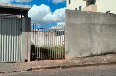 Terreno à venda na Rua João Catanduva, Santa Mônica, Uberlândia