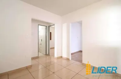 Casa com 2 quartos para alugar na Rua Saturnino Pedro dos Santos, Santa Mônica, Uberlândia
