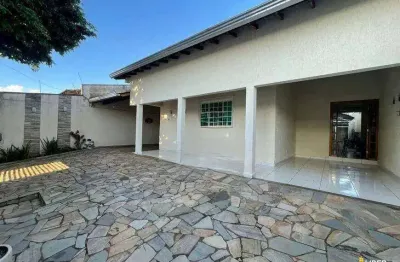 Casa à venda, 3 quartos, 2 suítes, 5 vagas, santa mônica - uberlândia/mg
