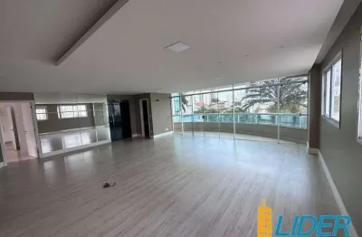 Apartamento com 3 quartos para alugar na Rua Bueno Brandão, Osvaldo Rezende, Uberlândia