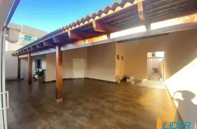 Casa à venda, 4 quartos, 3 suítes, 3 vagas, tubalina - uberlândia/mg