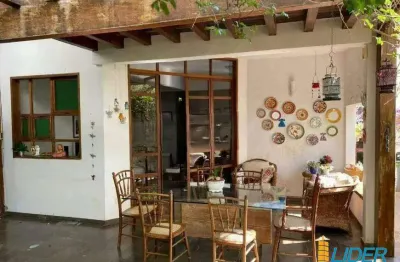 Casa à venda, 4 quartos, 2 suítes, 2 vagas, centro - uberlândia/mg