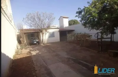 Casa com 3 quartos à venda na Avenida Pará, Umuarama, Uberlândia
