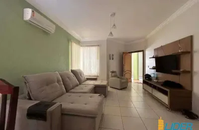 Casa à venda, 2 quartos, 1 suíte, 2 vagas, vigilato pereira - uberlândia/mg