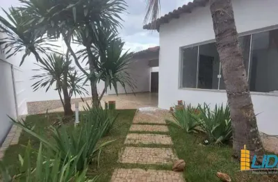 Casa com 5 quartos para alugar na Rua Lirios Azuis, Cidade Jardim, Uberlândia