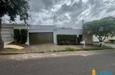 Casa com 3 quartos à venda na Rua Liriosazuis, Cidade Jardim, Uberlândia