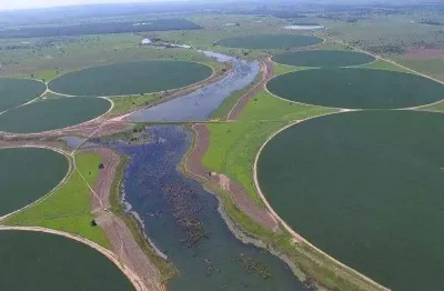 Fantástica fazenda com 5.614 hectares sendo 3.049 hectares de plantio irrigados por 40 pivôs em funcionamento à venda em jussara - go