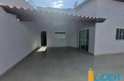 Excelente casa térrea com 169m2 de construção em terreno de 240m2 à venda no bairro planalto