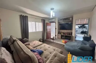 Casa à venda, 3 quartos, 1 suíte, 3 vagas, santa mônica - uberlândia/mg