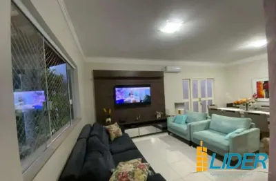 Casa em condomínio à venda, 3 quartos, 1 suíte, 2 vagas, alto umuarama - uberlândia/mg