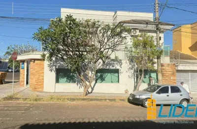 Excelente sobrado com 130m2 de construção, recém reformado à venda em localização privilegiada no bairro santa mônica