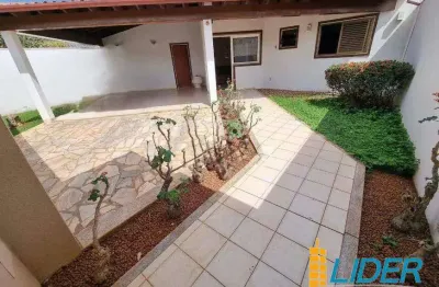 Casa à venda, 3 quartos, 1 suíte, 3 vagas, santa mônica - uberlândia/mg