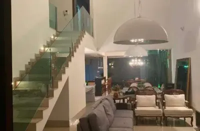 Lindo sobrado com 300m2 de construção em terreno de360m2, toda montada de armários planejados à venda no bairro jardim karaiba