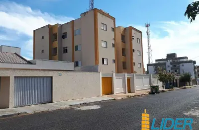 Apartamento com 2 quartos para alugar na Rua Hildebrando Oliva, Santa Mônica, Uberlândia