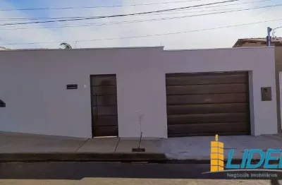 Casa à venda, 2 quartos, 1 suíte, 4 vagas, aclimacao - uberlândia/mg