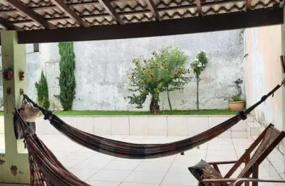 Casa com 3 quartos para alugar na Avenida Petronilha Rodrigues de Queiroz, Buritis, Uberlândia