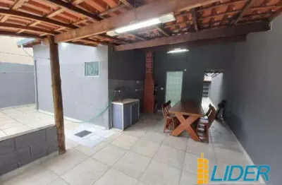 Casa com 3 quartos para alugar na Rua das Paineiras, Cidade Jardim, Uberlândia