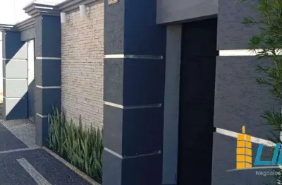 Linda casa térrea com 211m2 de construção em terreno de 250m2, toda mobiliada e montada de armários à venda no bairro alto umuarama