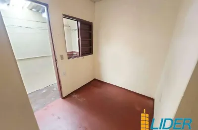 Casa com 2 quartos à venda na Rua Jorge Cauhy, Planalto, Uberlândia